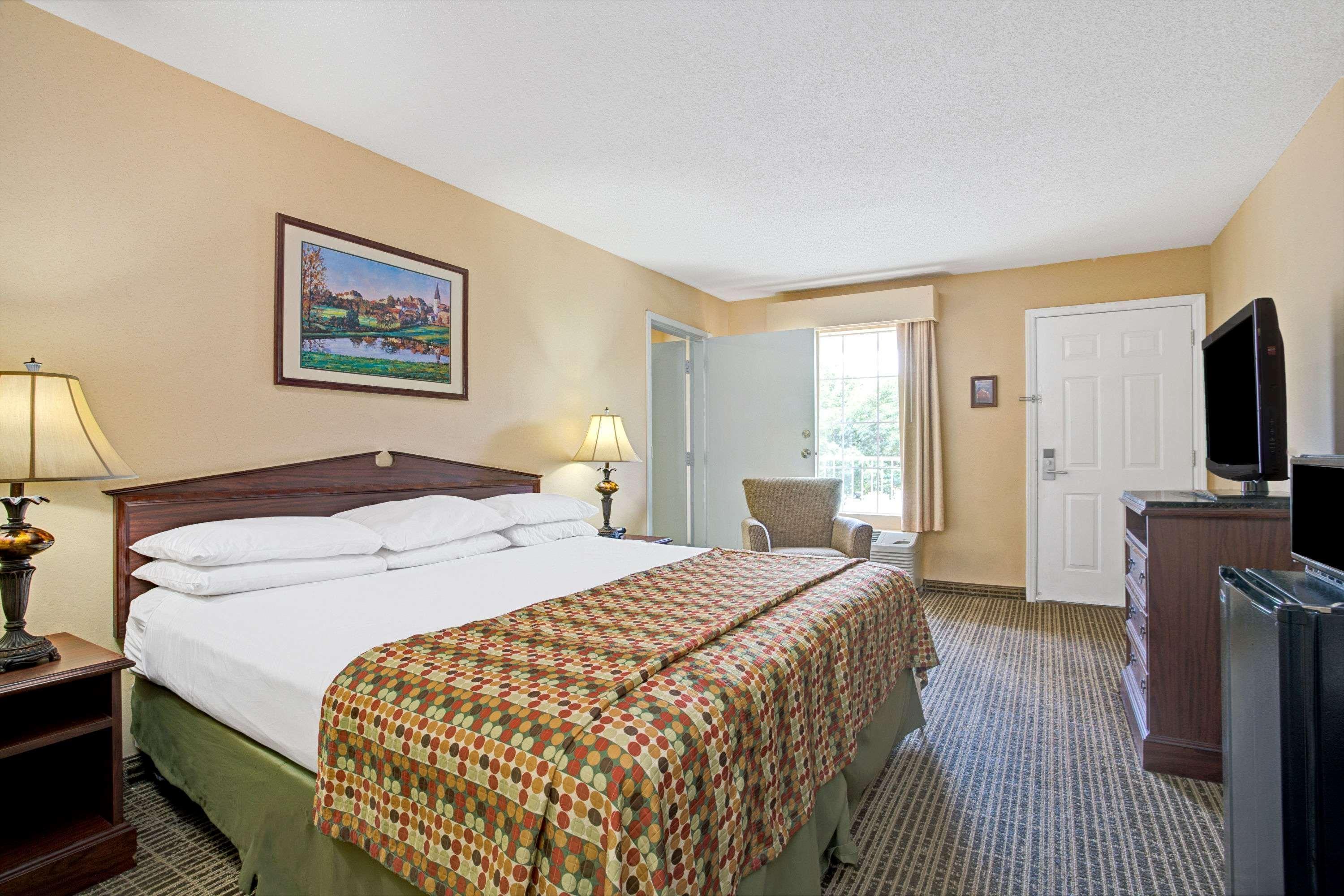 Hotel Baymont By Wyndham Smithfield Exterior foto